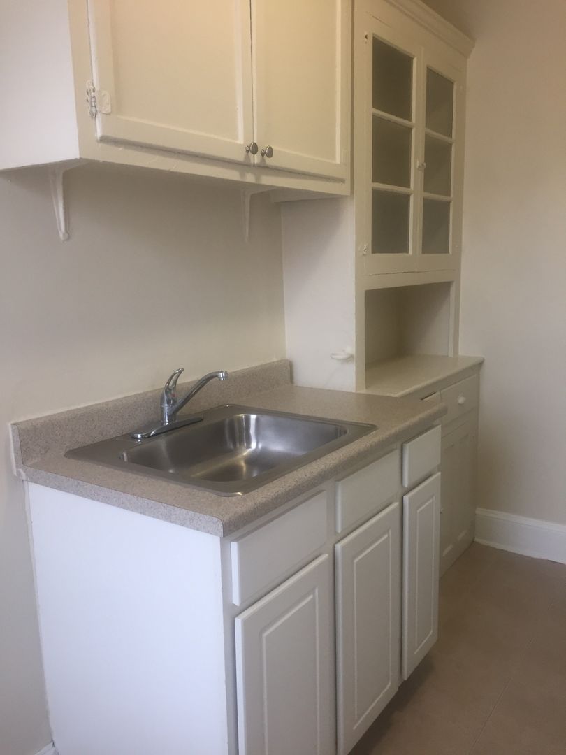 Devonshire Apartments 10 of 12