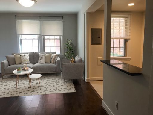 2BR/1Bath in Boutique Bldg, Upper NW, Fully Renovated, Harwood Floors and Carpet. Pet Friendly – photo 1