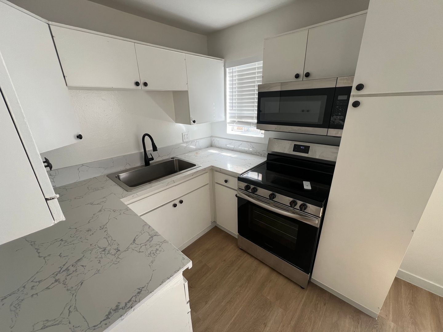 Los Angeles Apartment: 401 S Hobart Blvd