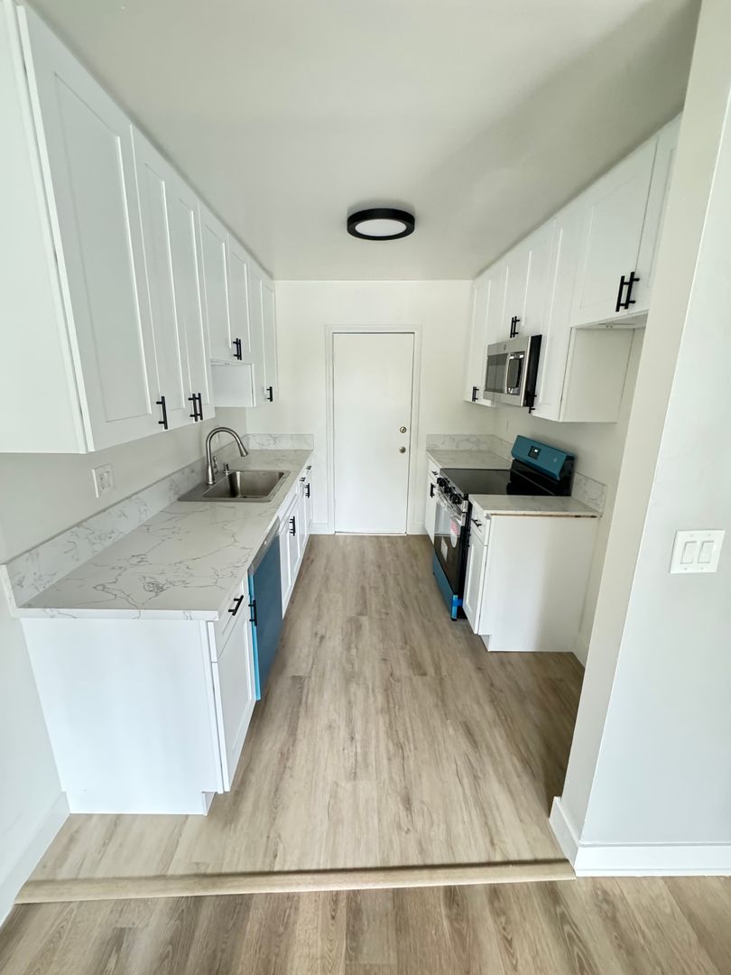 Sherman Oaks Apartment: 4949 Tyrone Ave.