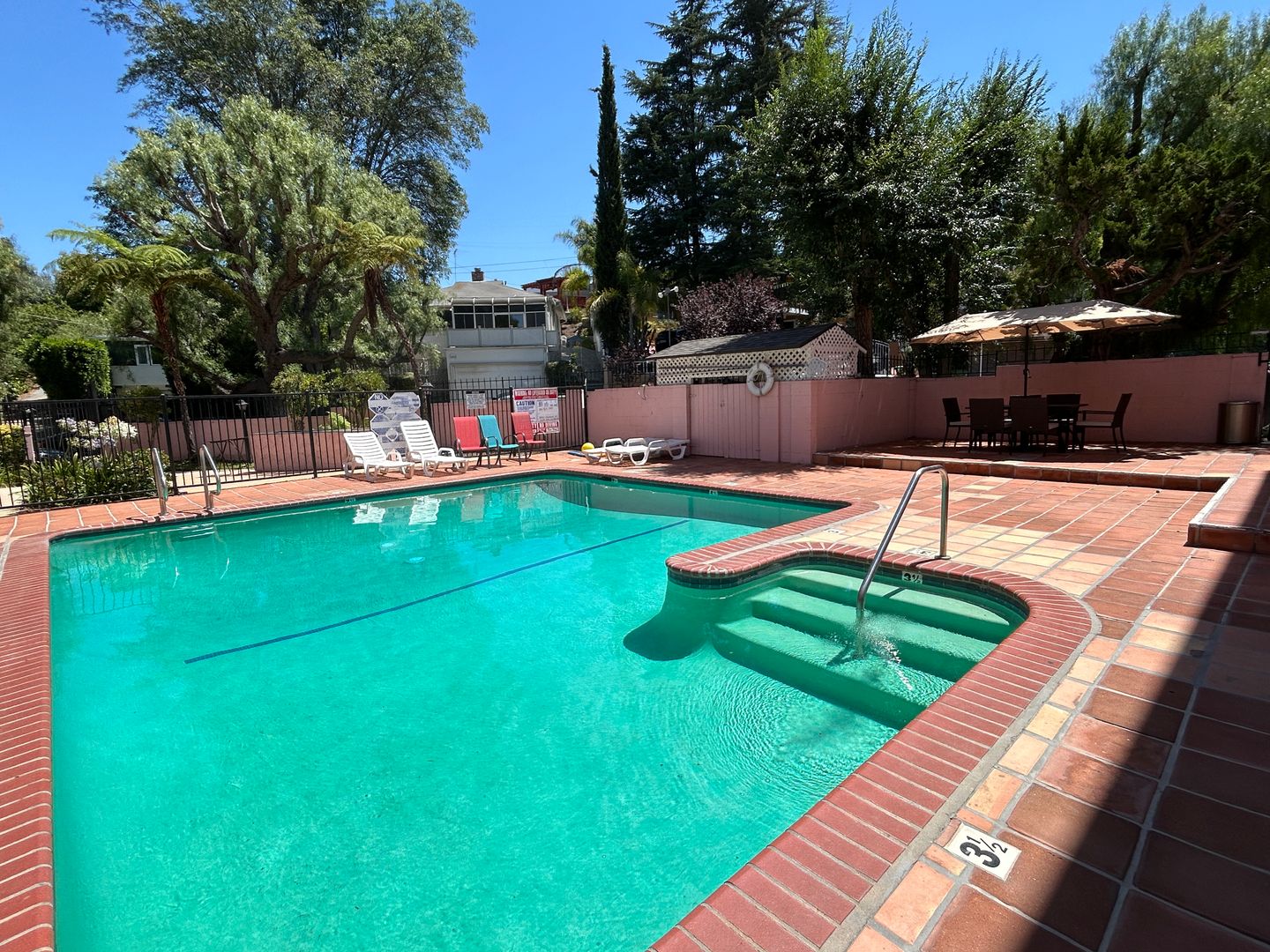 Studio City Apartment: 10831 Fruitland Dr