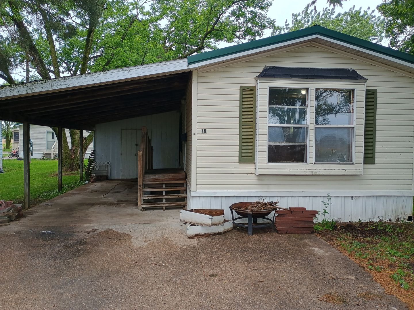 La Plata Apartment: 620 E Clark St