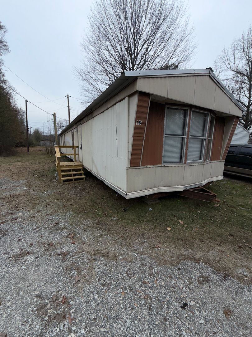 Jacksonville Apartment: 6004 S Hwy 161