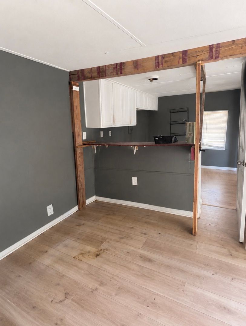Colbert Apartment: 1 Oak St