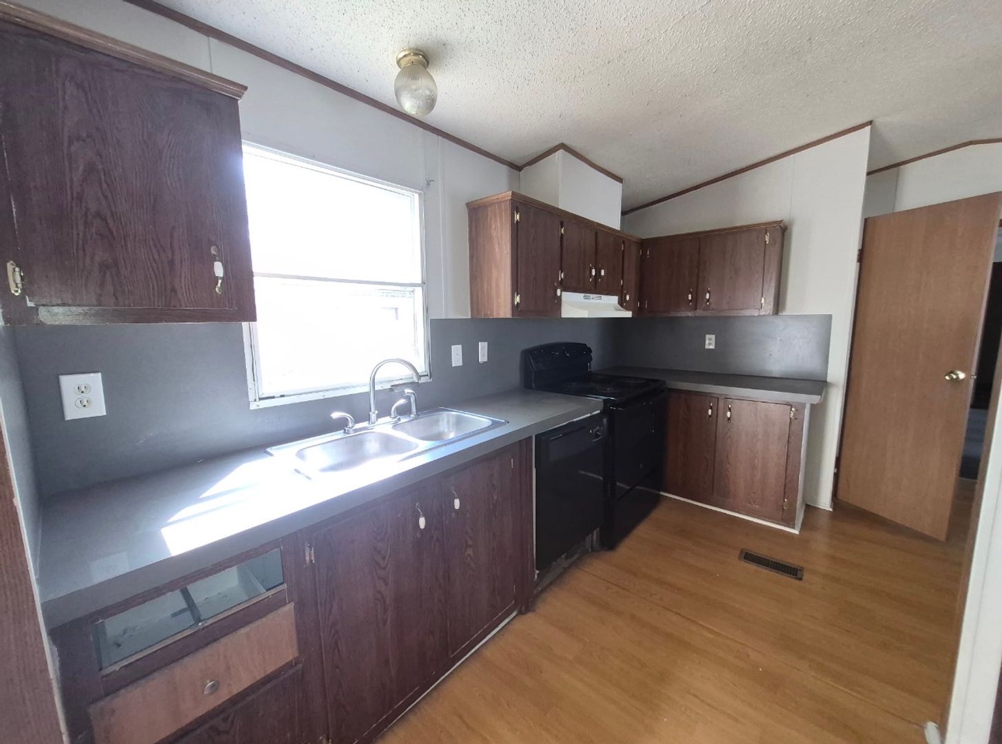 Sherwood Apartment: 3513 Hollmore Ln & 308, 312, 316 Cherrie Ave