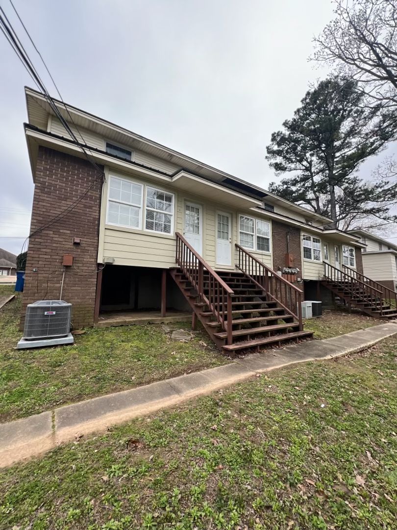 North Little Rock Apartment: 1009-1115 W Scenic Dr