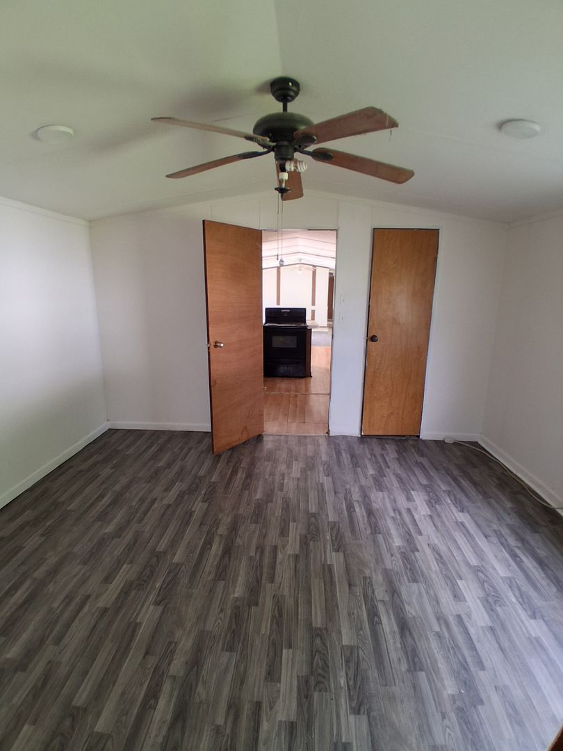 Dexter Apartment: 201 S Clements St