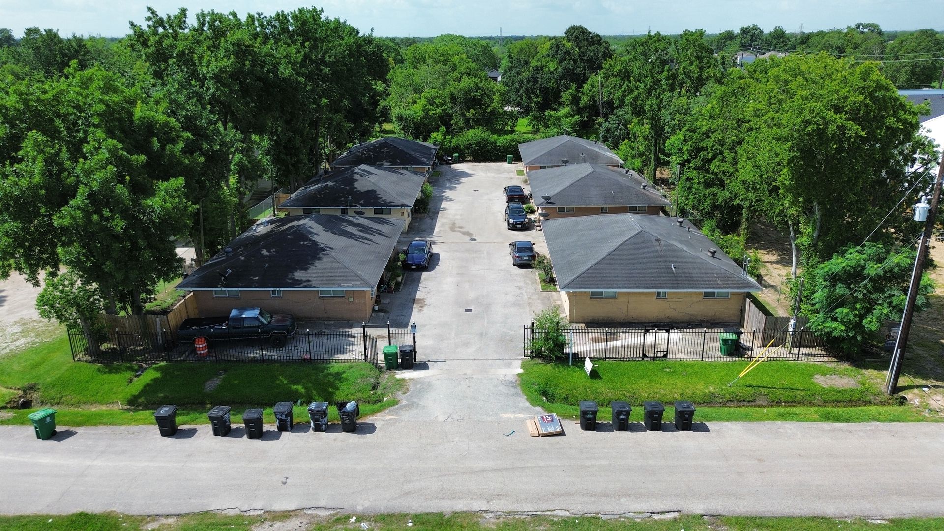 Houston Multiplex: 5016 Carmen St