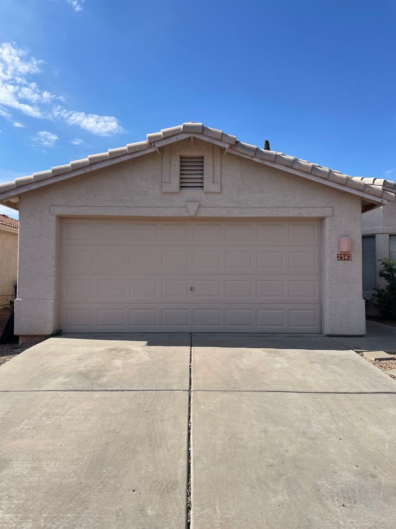 Tucson House: 2342 S Via De Dos Arroyos