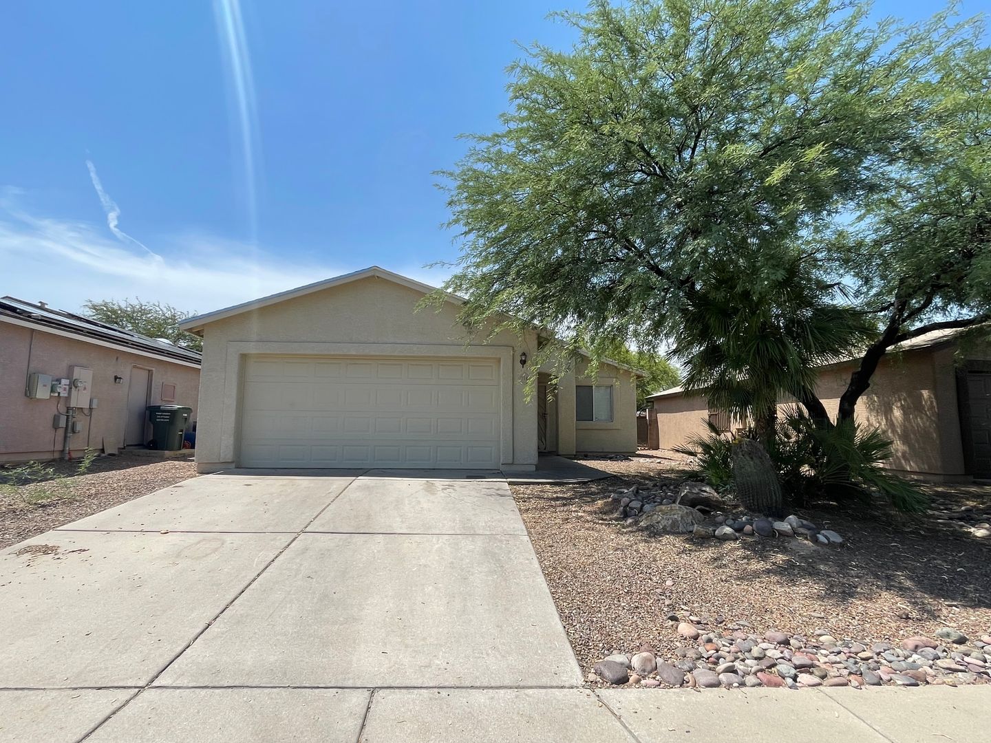 Tucson House: 114 E Medina Rd