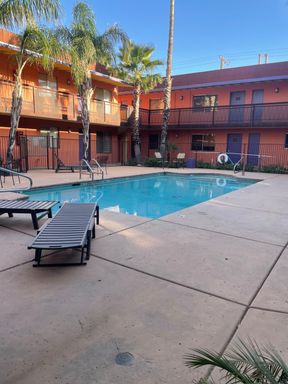 Lovely 3 Bedroom Condo!! Close to the University of Arizona!! Perfect for Students!! – photo 1