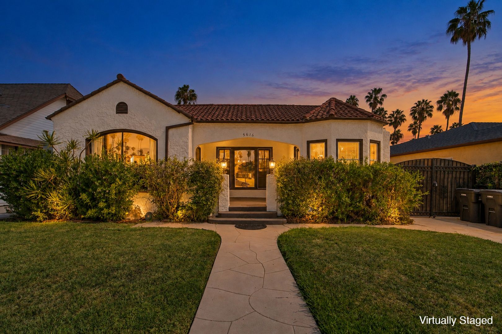 Los Angeles House: 5616 S. Rimpau Blvd