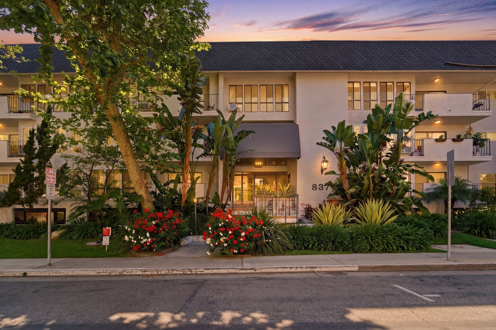 West Hollywood Condo: 837 N. West Knoll Dr #111