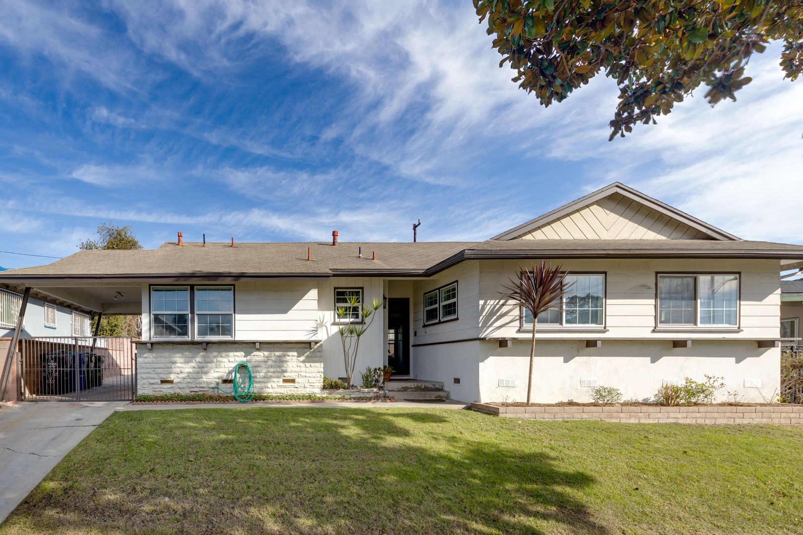 Inglewood House: 10608 S 8th Ave