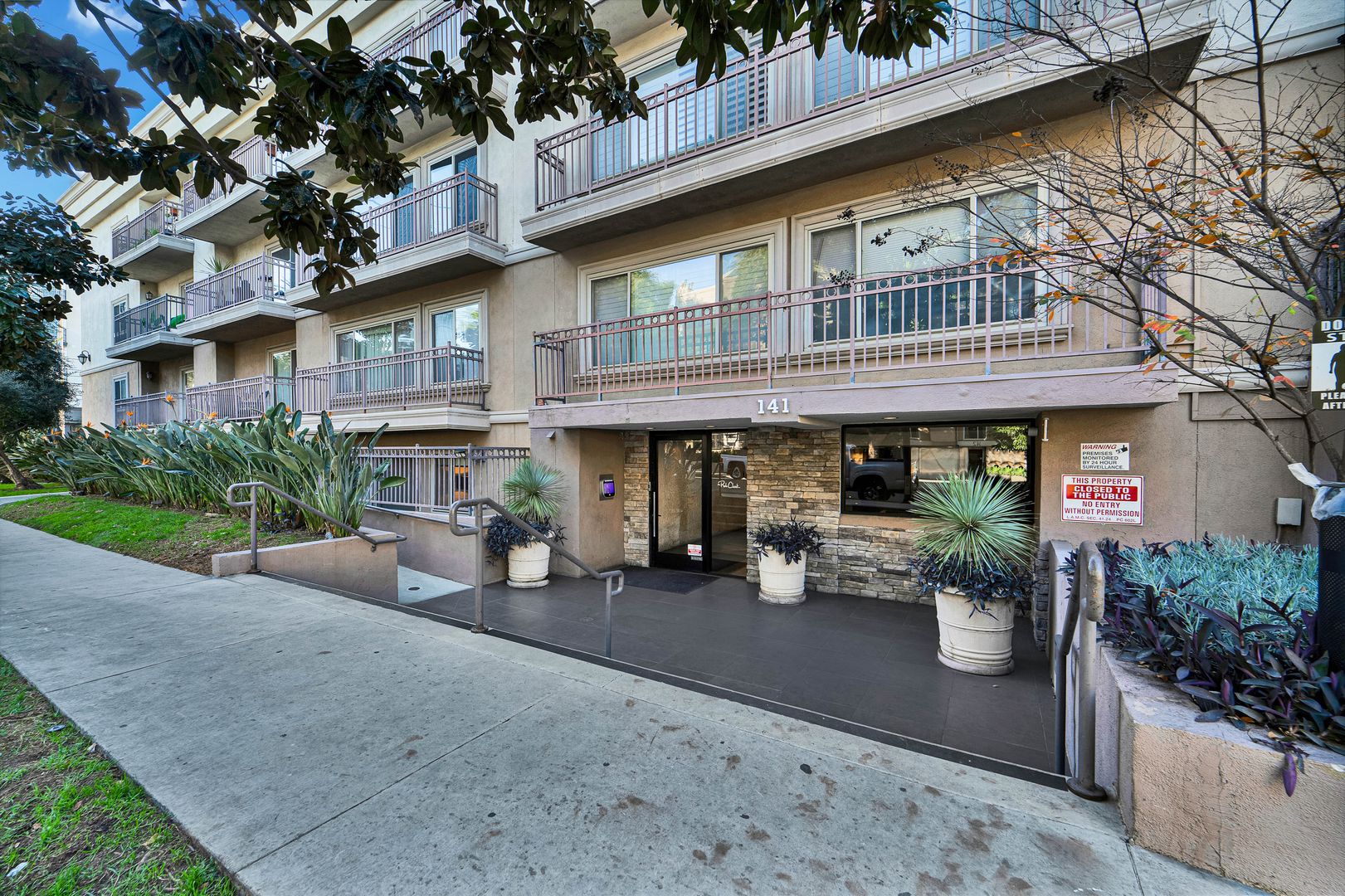 Los Angeles Condo: 141 S. Clark Dr #109