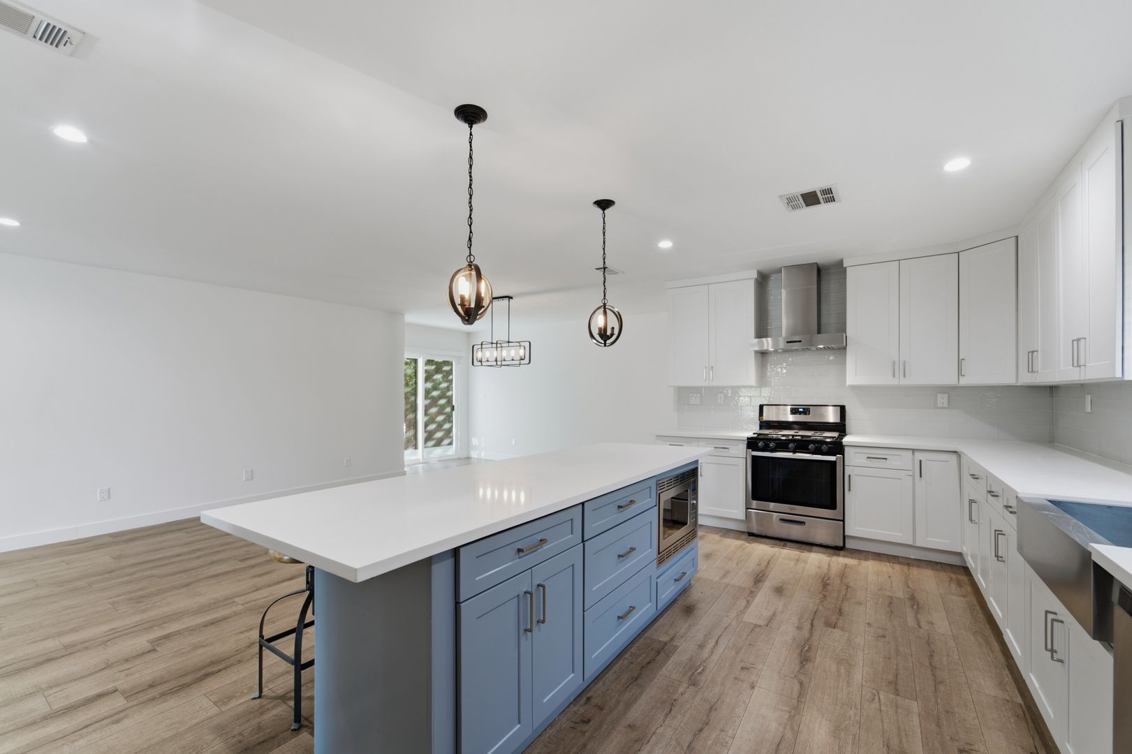 2122 S Highland Ave 6 of 12