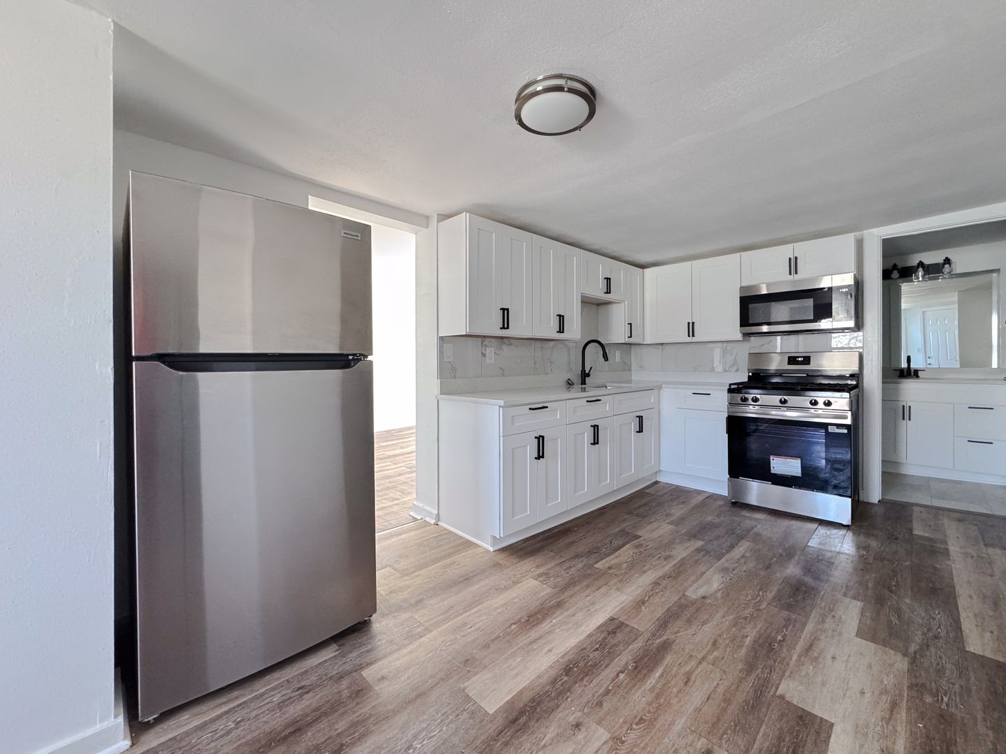 Racine Apartment: 1746 Chatham St