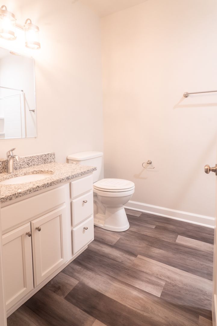 Kenosha Apartment: 812 50th St