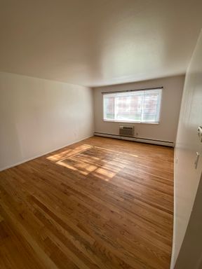 Spacious One Bedroom Lower - HEAT INCLUDED!!! – photo 1