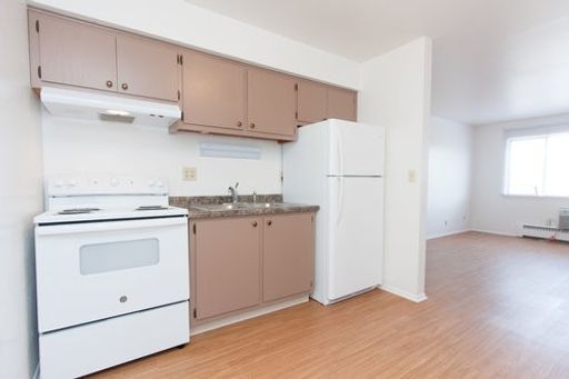 **Modern 2 Bedroom Lower – photo 1