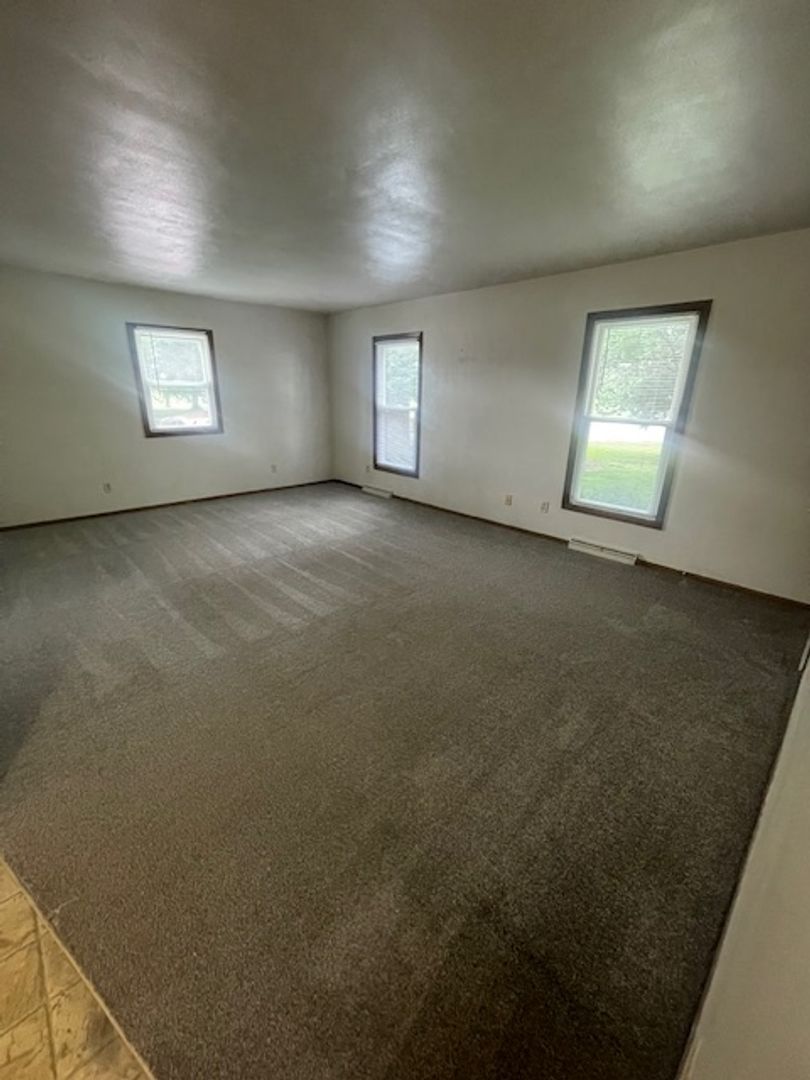 Bristol Apartment: 8483 198th Ave