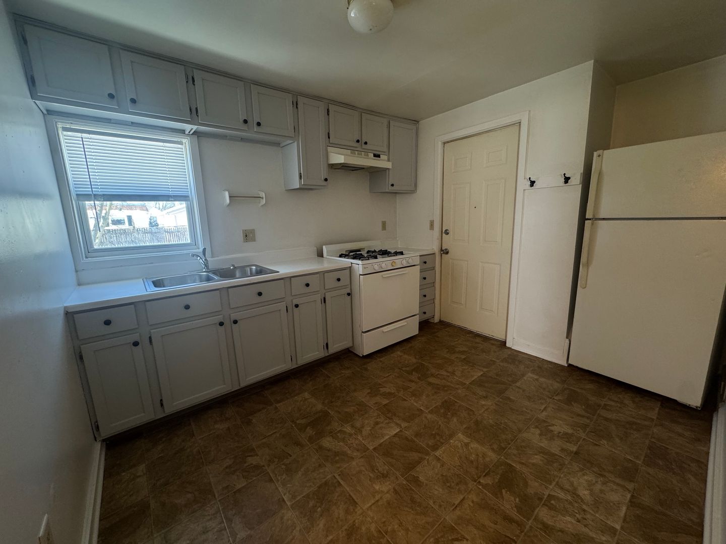 Racine Apartment: 1746 Chatham St