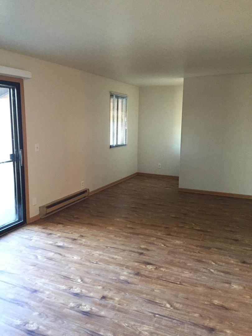 Racine Apartment: 1857 Roosevelt Ave.