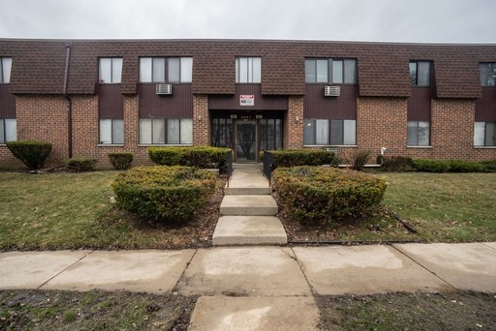 Racine Apartment: 5021 Byrd Ave.