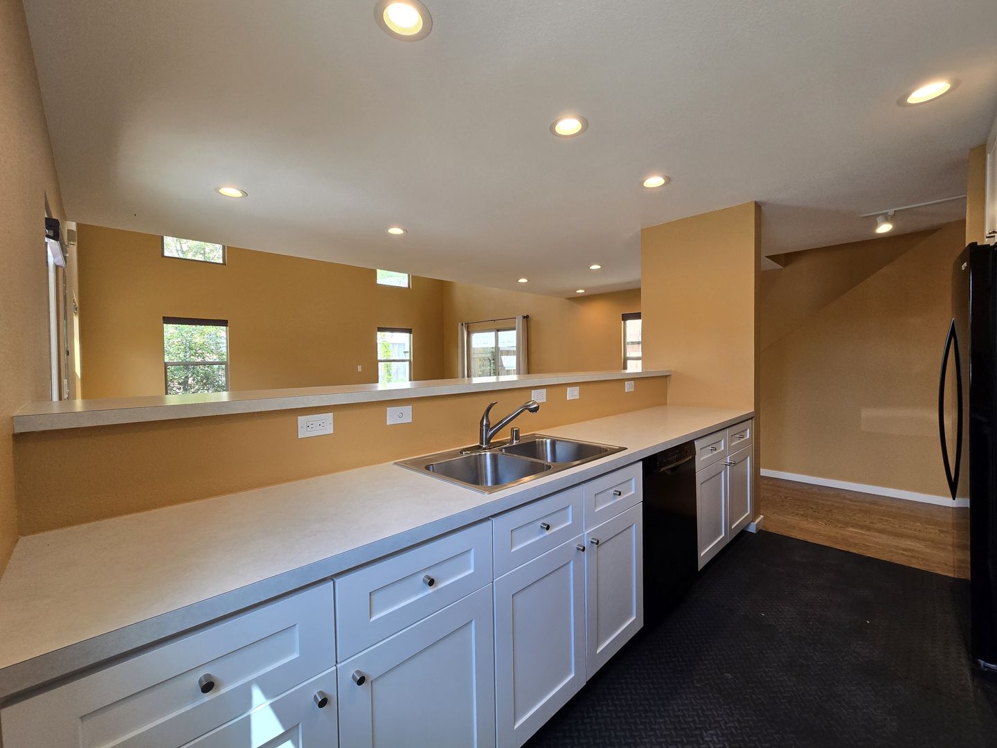 Santa Fe House: 2180 W Alameda St #14