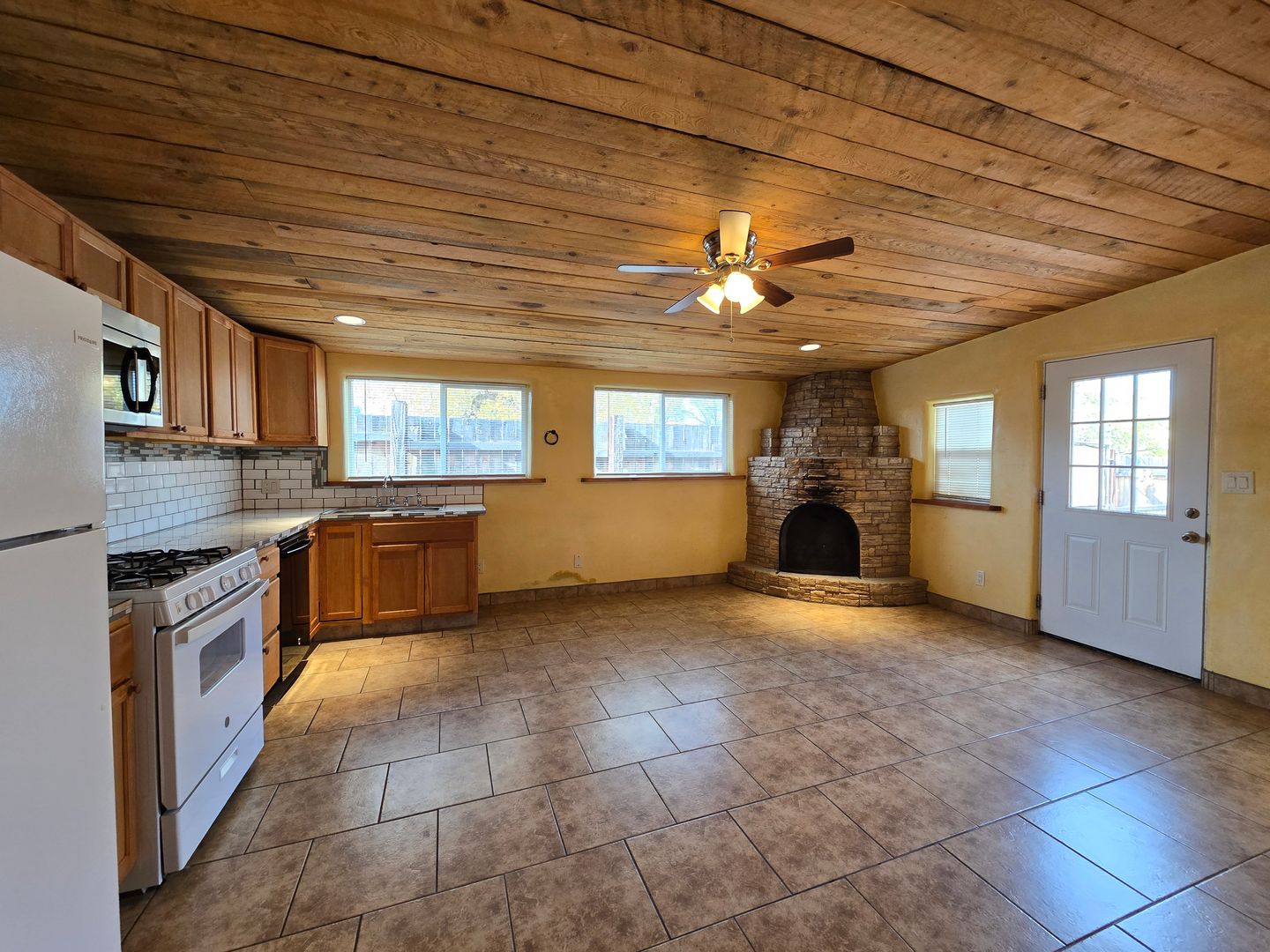 Santa Fe Apartment: 941 Agua Fria St