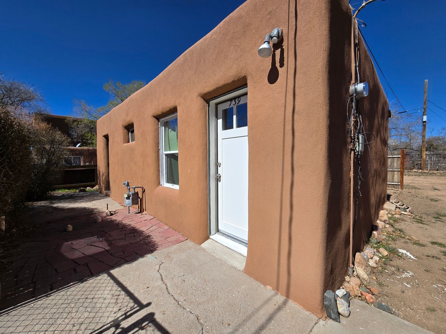 Santa Fe House: 739 Montez Pl