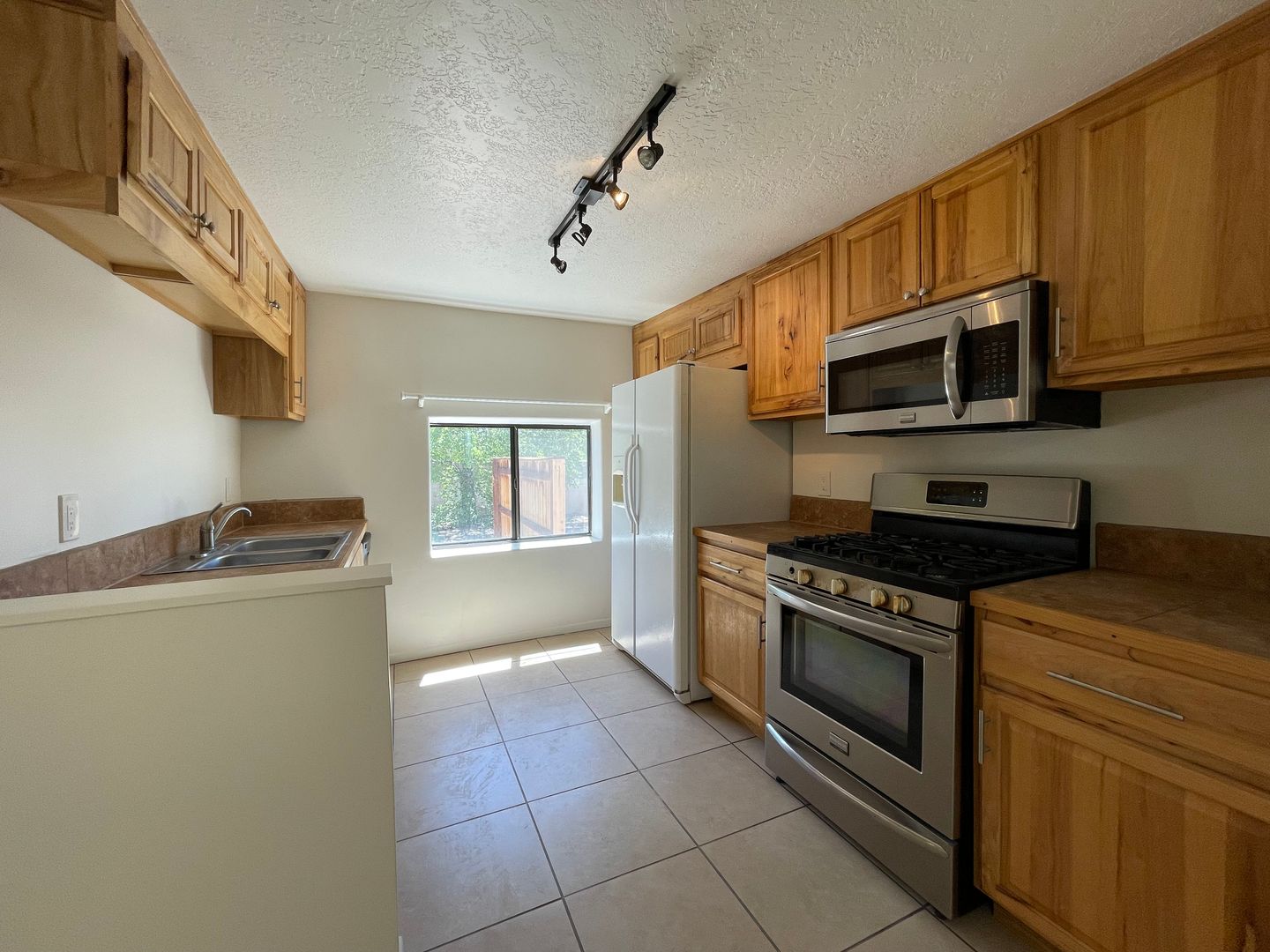 Santa Fe Apartment: 1704 2nd St