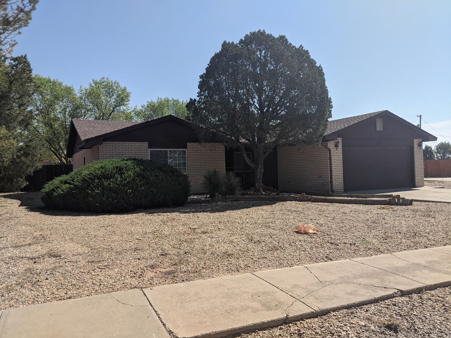 Roswell House: 3409 Mission Arch Dr