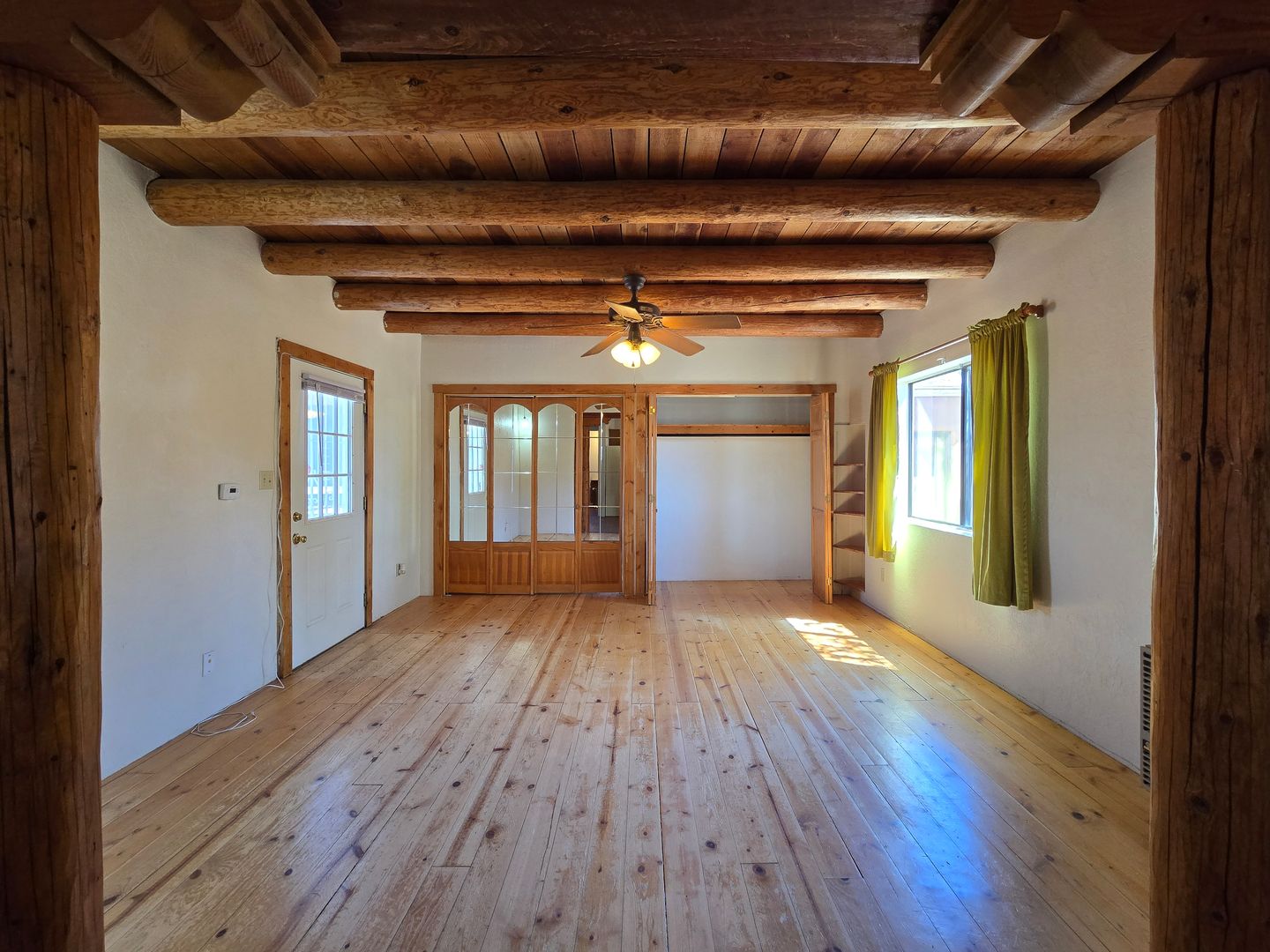 Santa Fe Apartment: 27633 W Frontage Rd