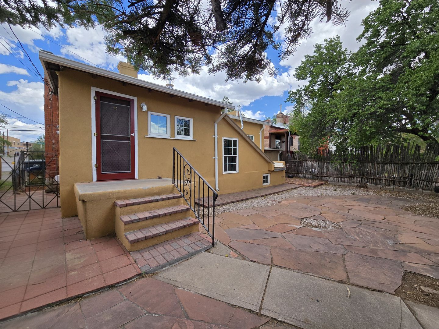 Santa Fe House: 310 Staab St