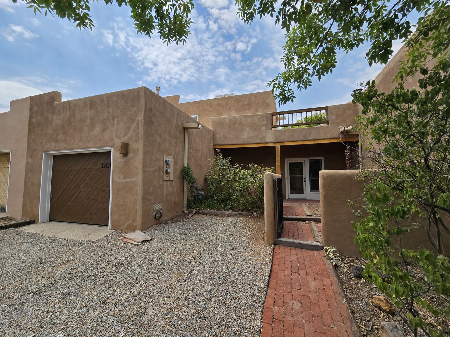 Santa Fe House: 3212 1/2 La Avenida de San Marcos