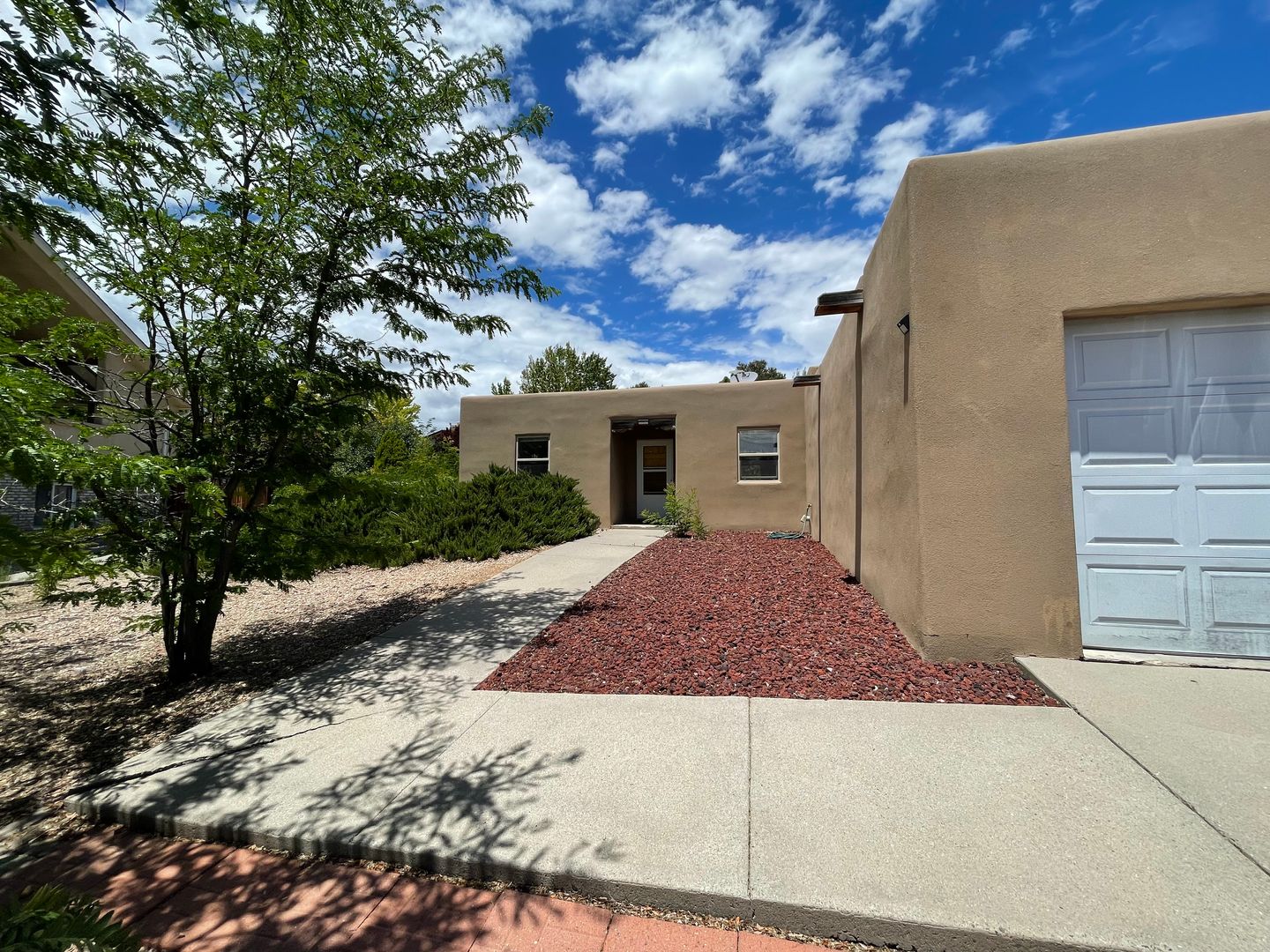 White Rock House: 274 Garver Ln