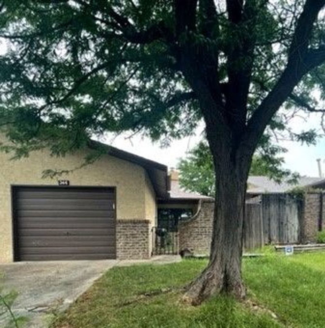 Roswell House: 24 Bent Tree Rd