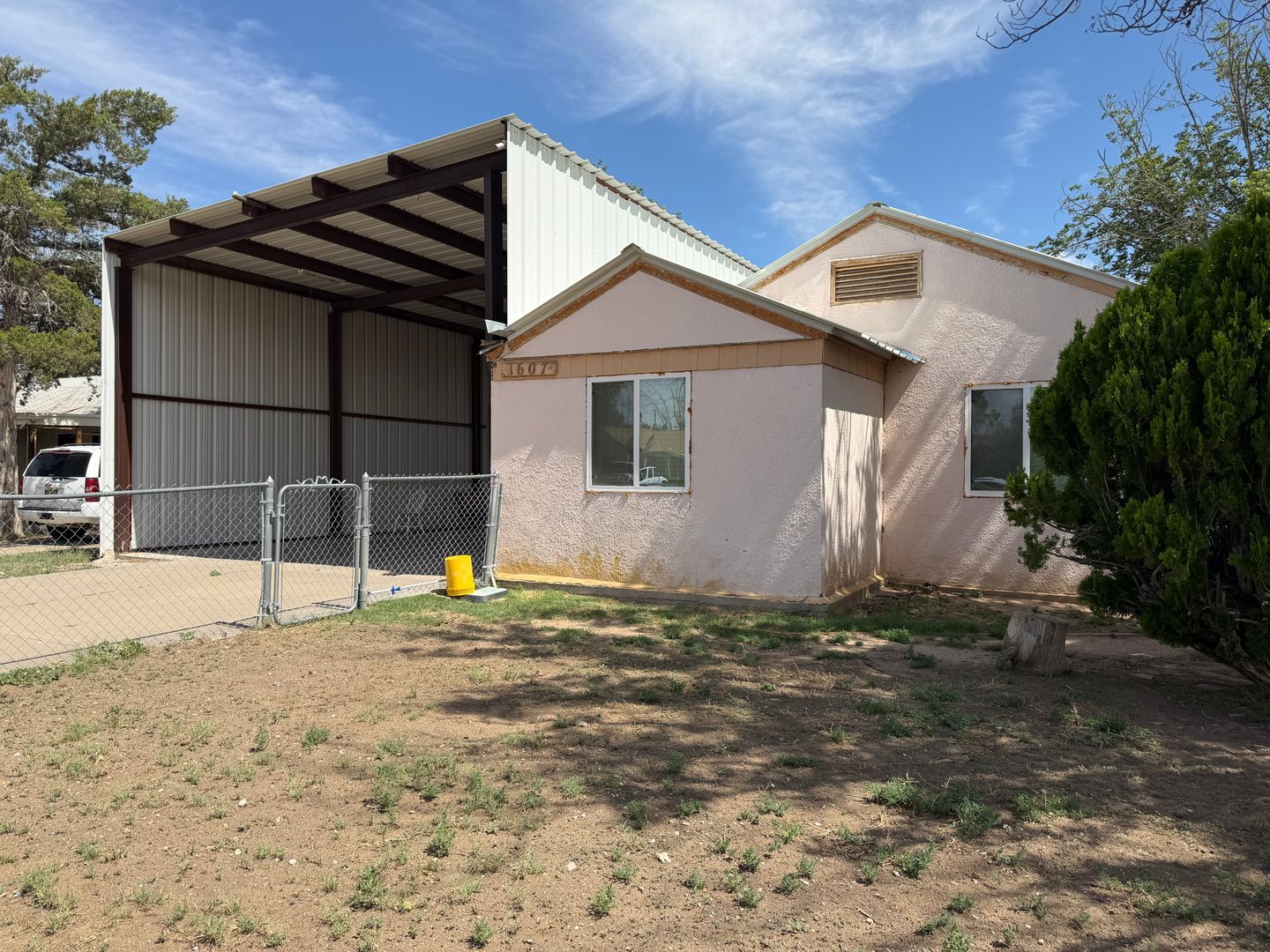 Roswell House: 1607 W Walnut