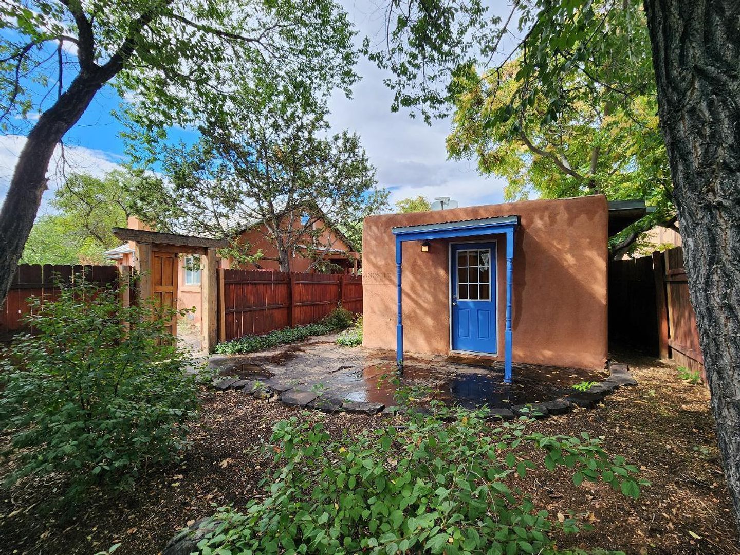 Santa Fe Apartment: 235 Irvine St