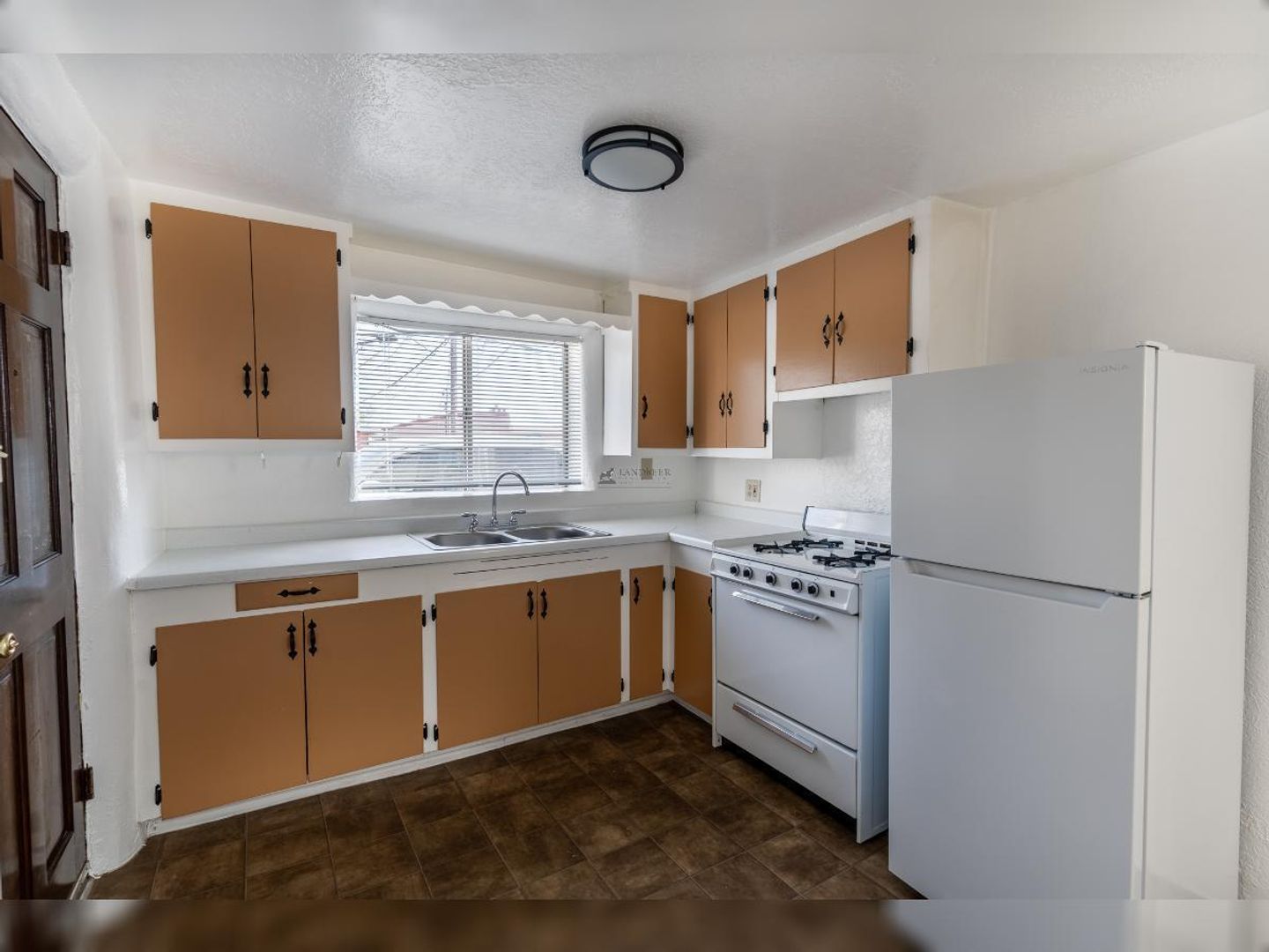 Santa Fe Apartment: 735 Columbia St