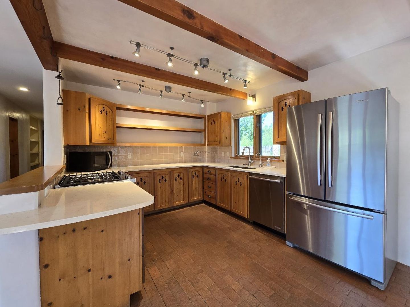 Santa Fe House: 133 Valley Dr