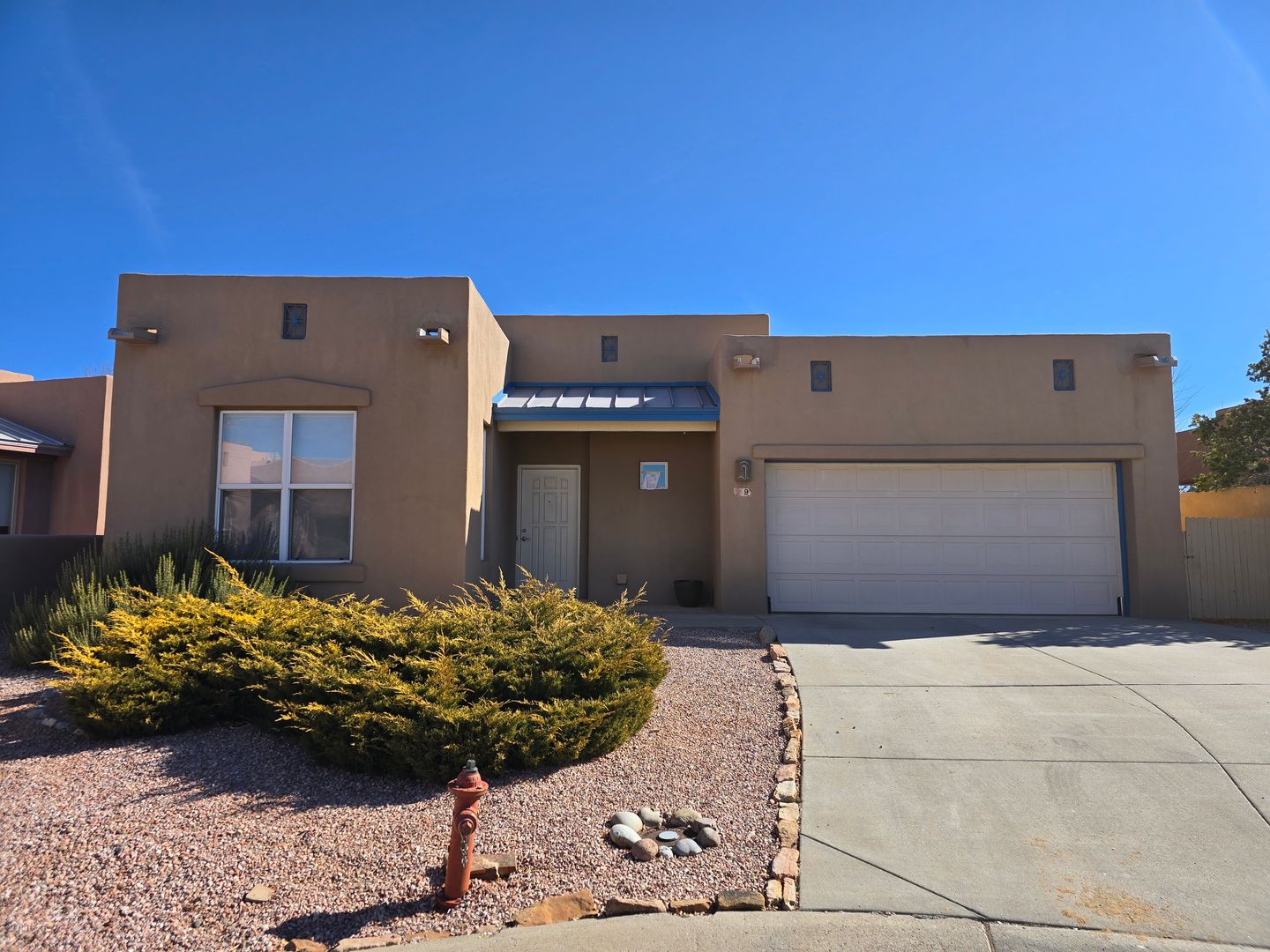 Santa Fe House: 9 Autumn Light Pl