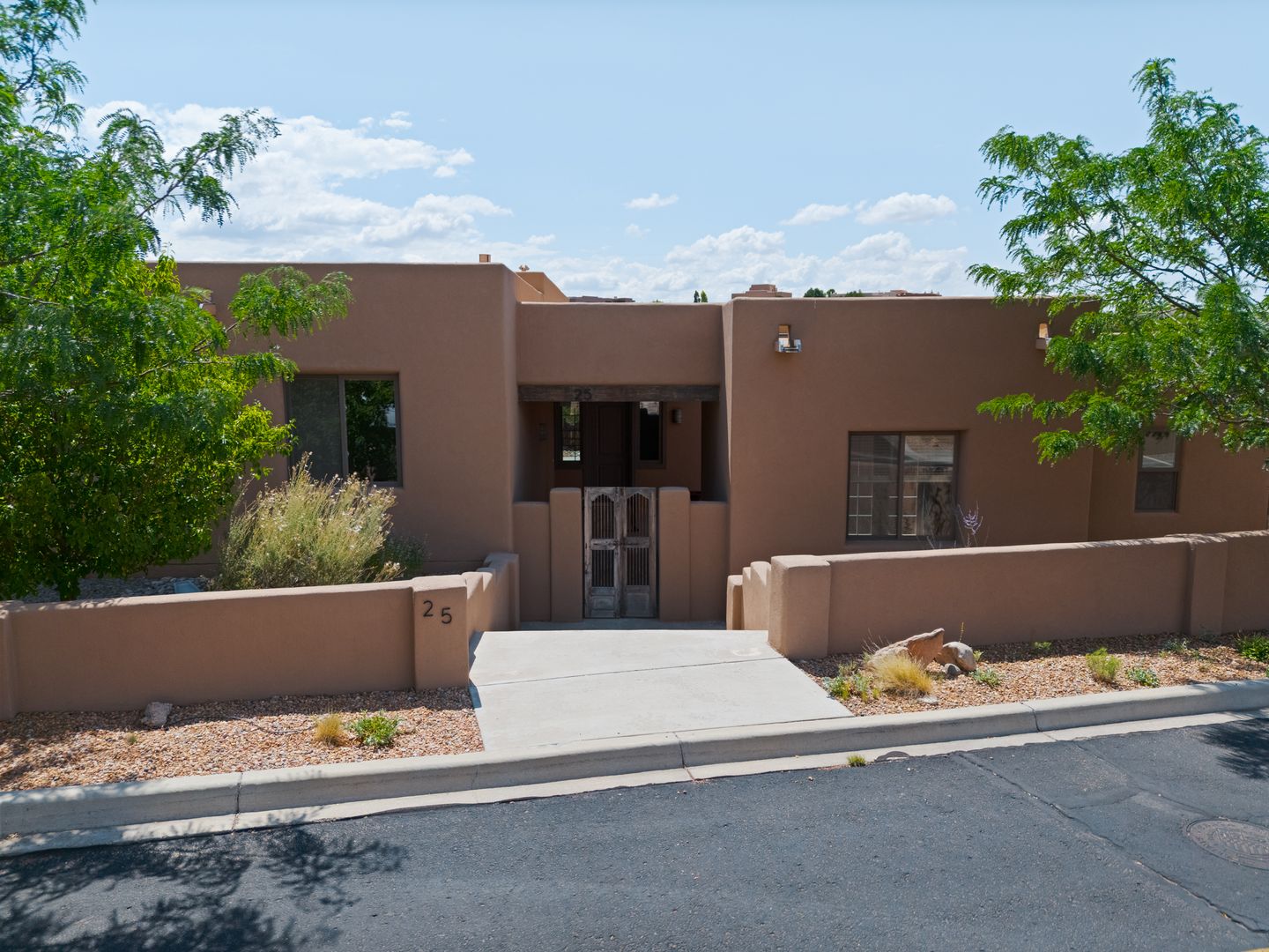 Santa Fe House: 25 Calle Lemita