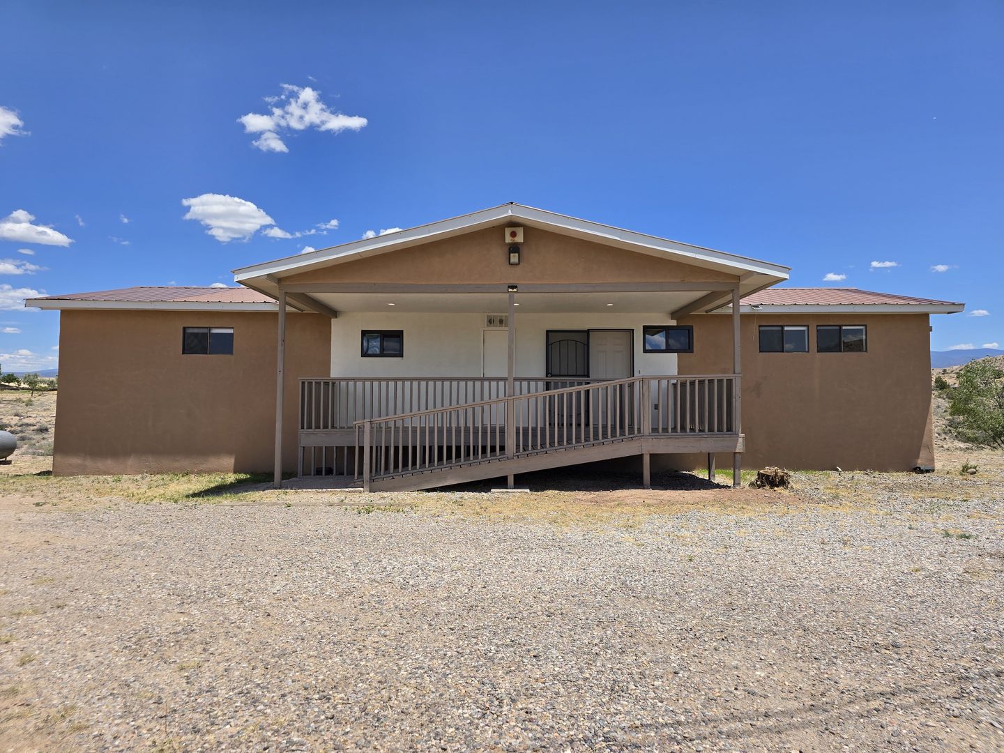 Arroyo Seco House: 18340 US Hwy 84/285
