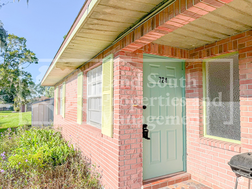 Newly Renovated 1-Bedroom Duplex with Water Included – photo 1