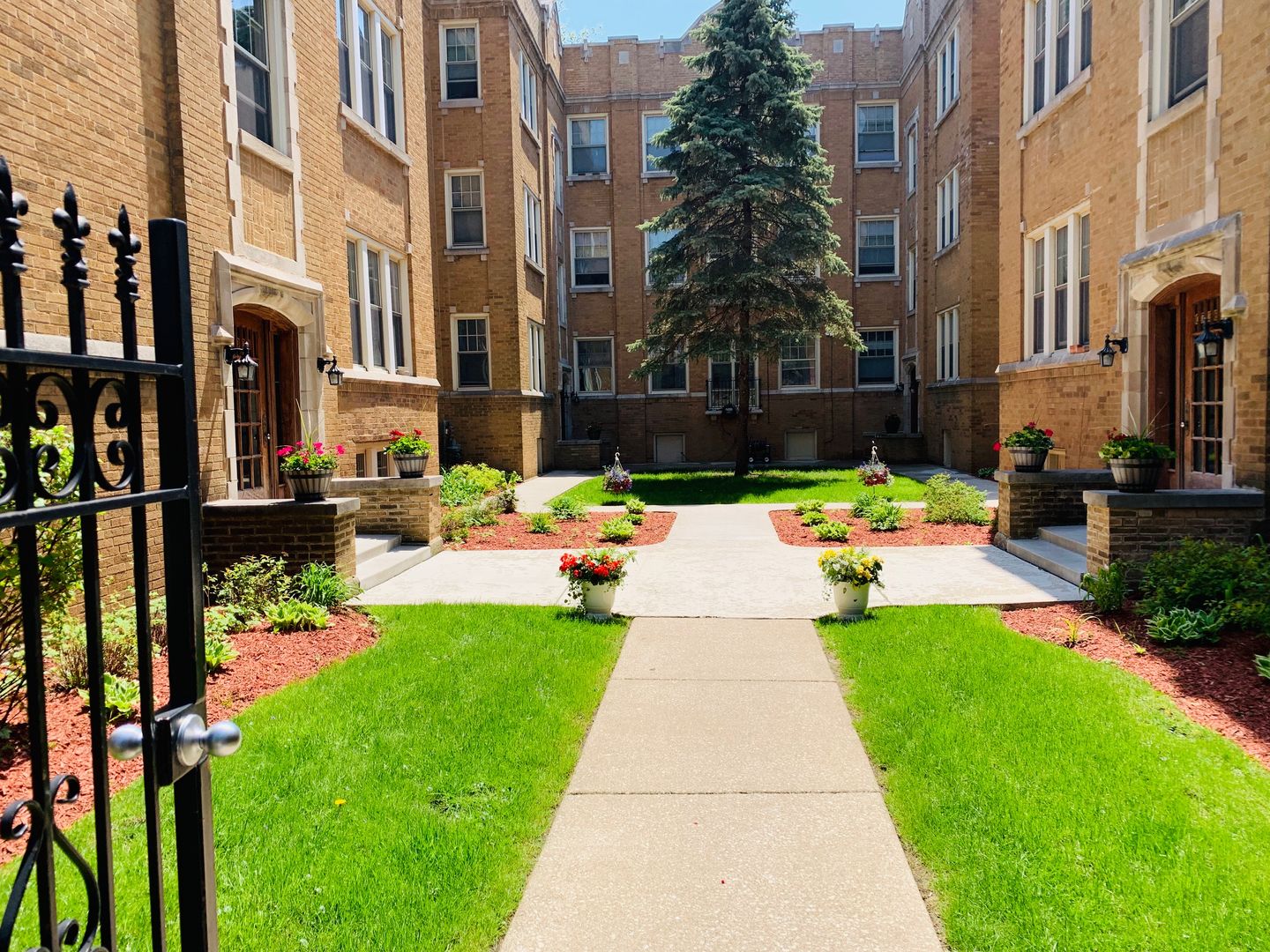 Evanston Apartment: 730-36 Reba Place