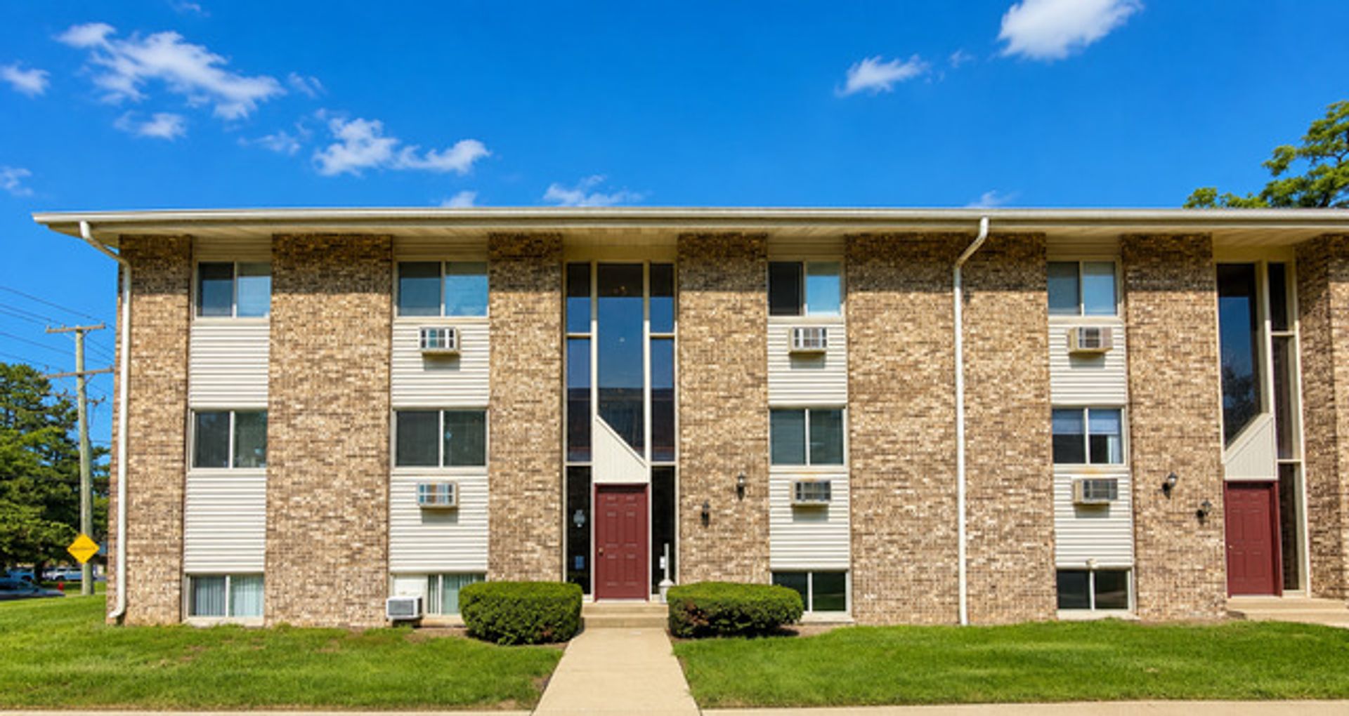 Libertyville Apartment: 820-880 N. Milwaukee Ave.