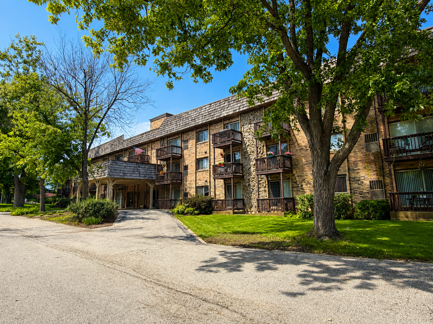Lake Zurich Apartment: 241-245 W. Main St.