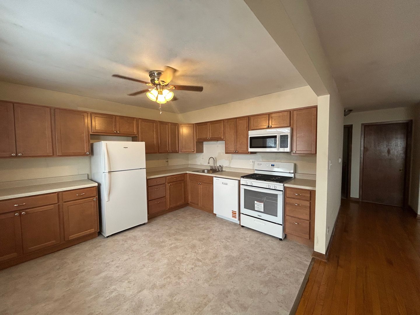 Libertyville Apartment: 820-880 N. Milwaukee Ave.